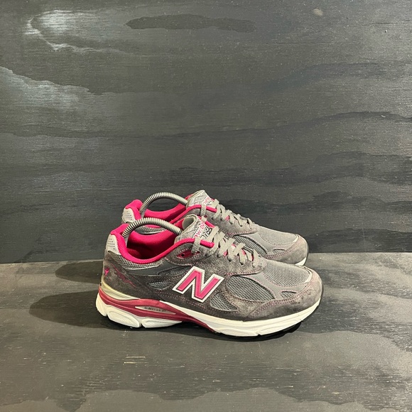 New Balance 990 V3 Womens Size 8.5 Running Shoes Grey Pink Breast Cancer Sneaker - Picture 1 of 8